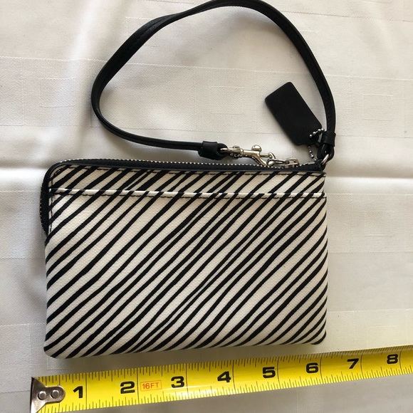 Coach wristlet - Picture 2 of 3